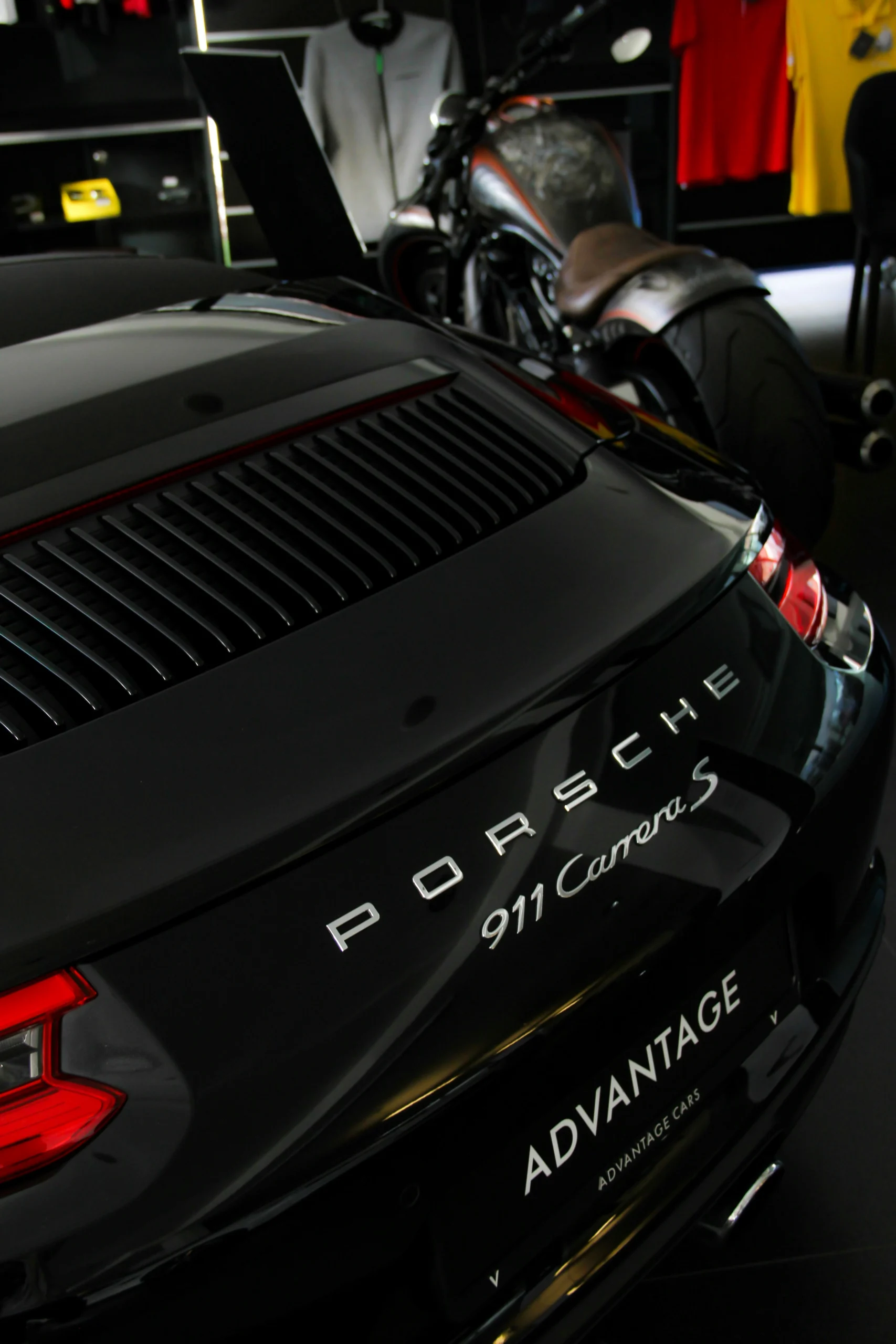 viktor-theo-ZH9HevUEtCE-unsplash